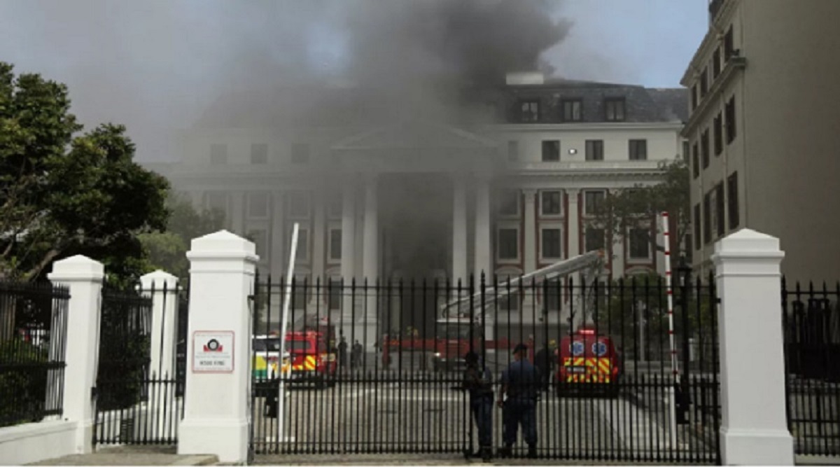 Se incendia el parlamento de sudafrica
