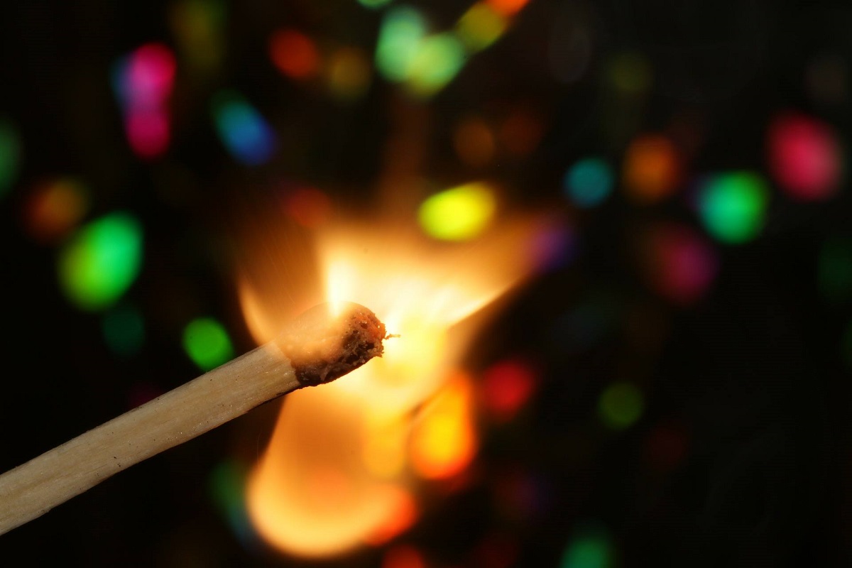 Despiadado le prende fuego a su esposa en Bonanza
