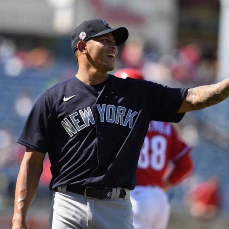 Jonathan Loáisiga firma contrato por 1.6 millones de dólares en Grandes Ligas