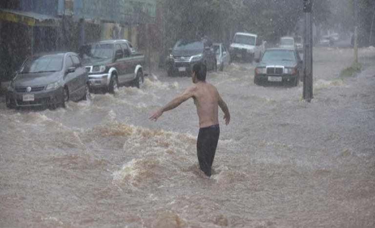 Intensas lluvias en Paraguay dejan un saldo de 3 muertos