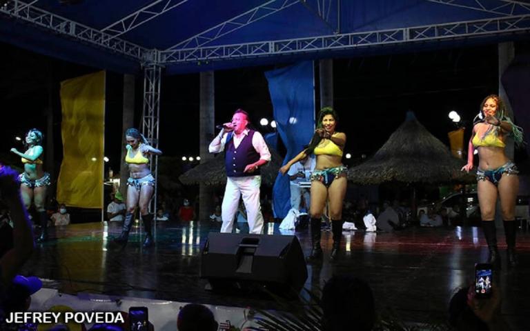 Al ritmo de la cumbia Gustavo Leytón da la bienvenida al verano en el Puerto Salvador Allende