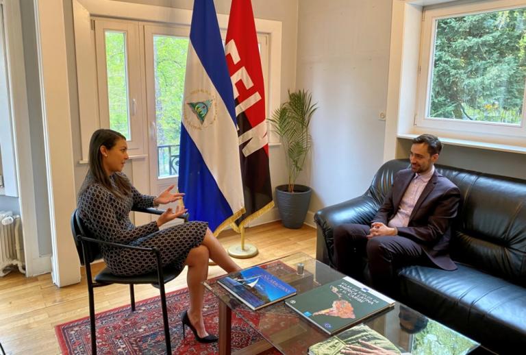 Embajada de Nicaragua en Bélgica recibe a importante asociación europea de puros