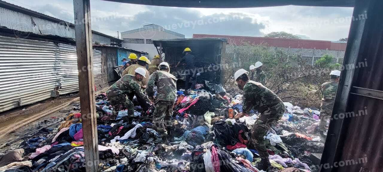 Incendio destruye 5 tramos de ropa usada en el mercado de jinotepe 1