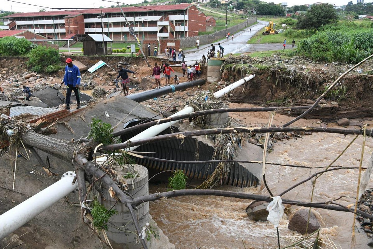 Inundaciones en sudafrica dejaron mas de 300 muertos