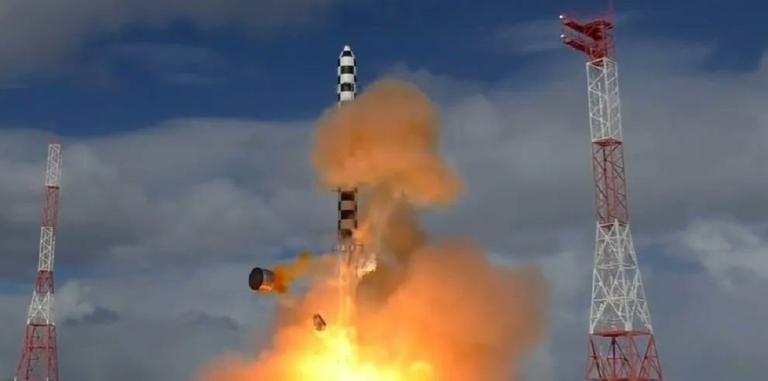 Rusia prueba con éxito su misil intercontinental balístico Sarmat