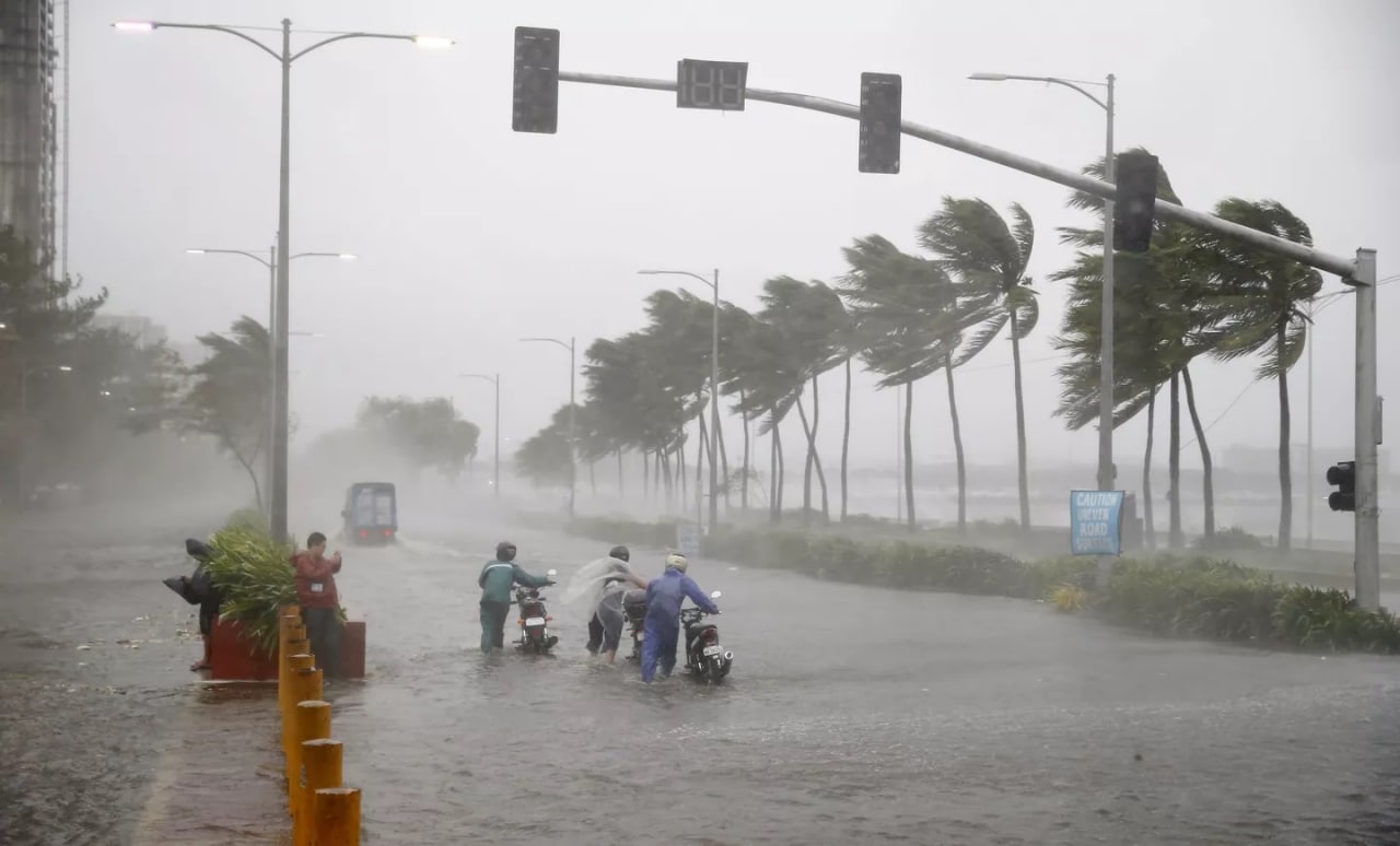 La tormenta tropical megi (o agaton), que azotó la costa de filipinas