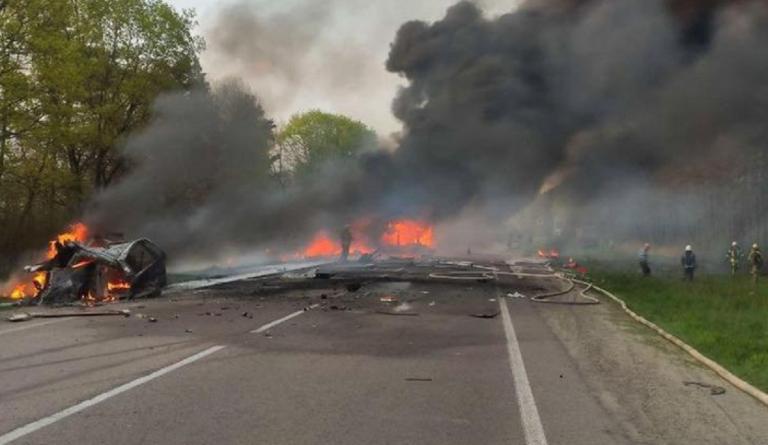 Choque entre bus, vehículo y camión deja 26 muertos en Ucrania