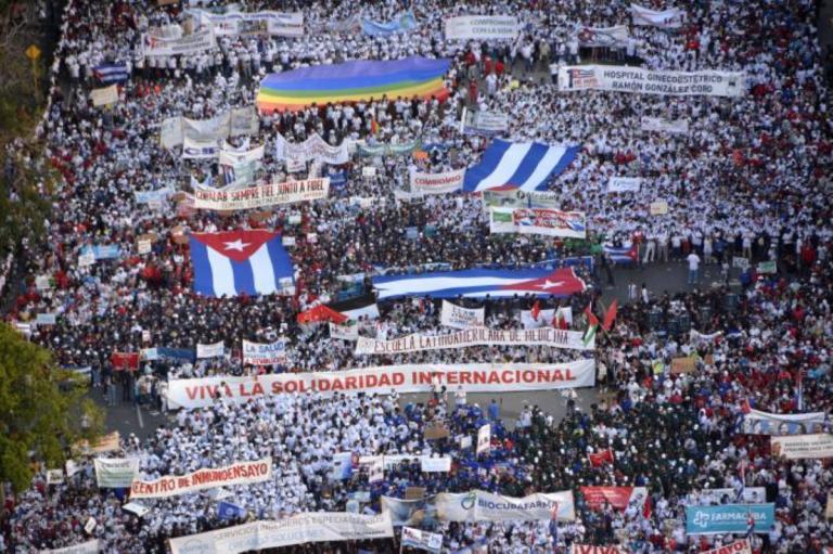 Cuba realiza desfiles masivos por el Día de los Trabajadores
