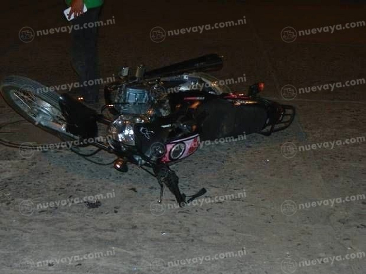 Motociclista pierde la vida al impactar contra un muro perimetral en los vanegas