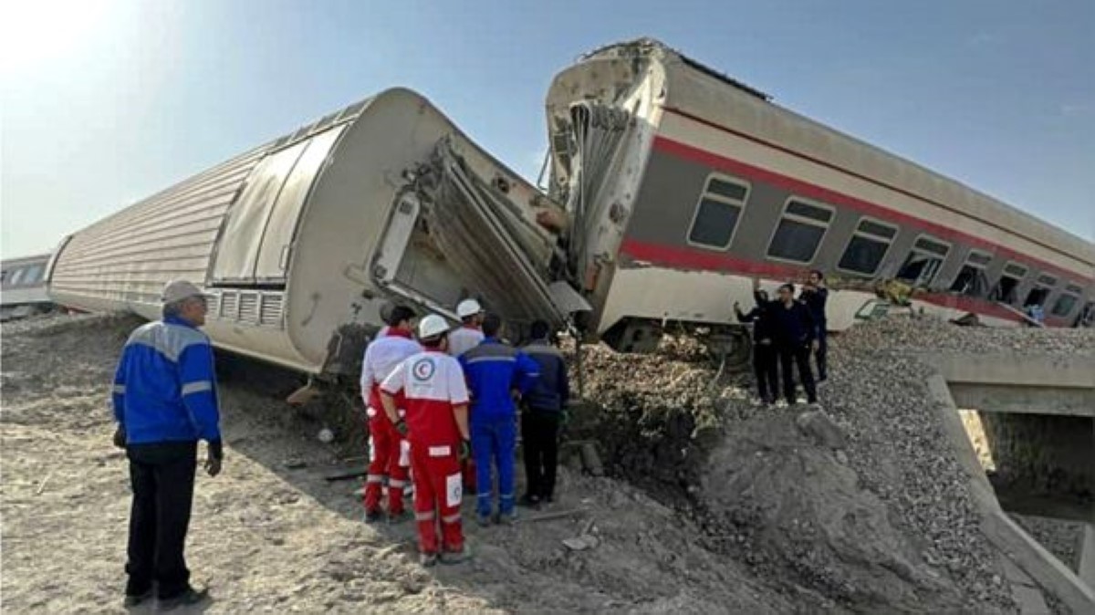 21 muertos al descarrilarse un tren de pasajeros en iran