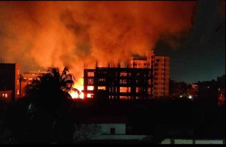 Explosión deja 38 muertos y cientos de heridos en Bangladesh