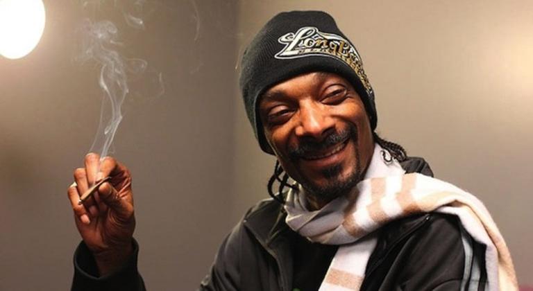 Insólito: Snoop Dogg paga 50 mil dólares para que le enrolen su “Churro de cannabis”