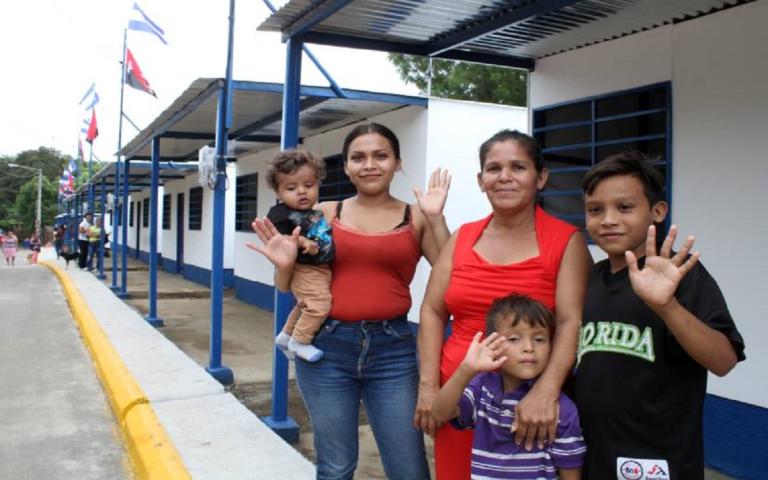 Once casas dignas entrega el buen Gobierno a familias del barrio Lomas de Guadalupe, Managua