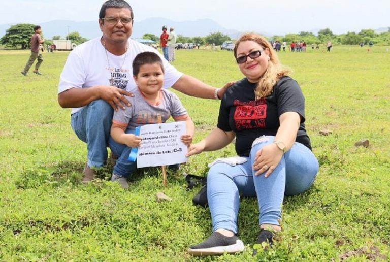 Gobierno Sandinista entrega 150 lotes del programa Bismarck Martínez a protagonistas en Ciudad Sandino