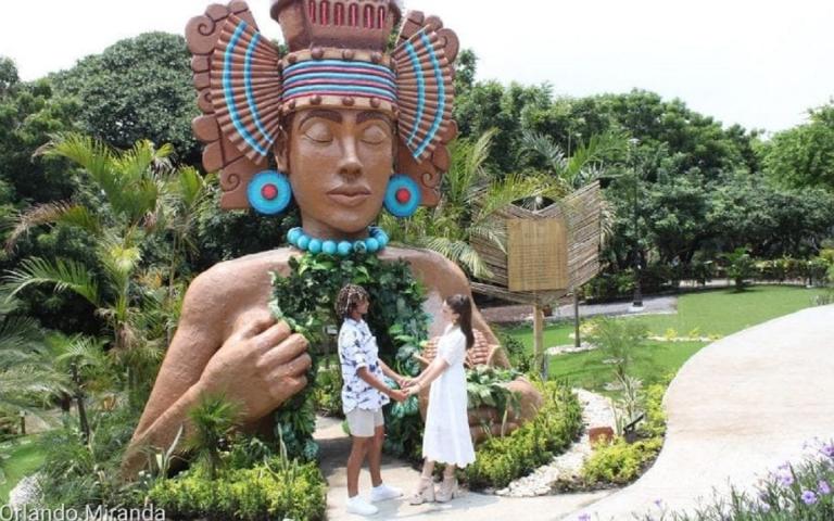 Presentan nuevas obras artísticas que embellecen la Isla del Amor