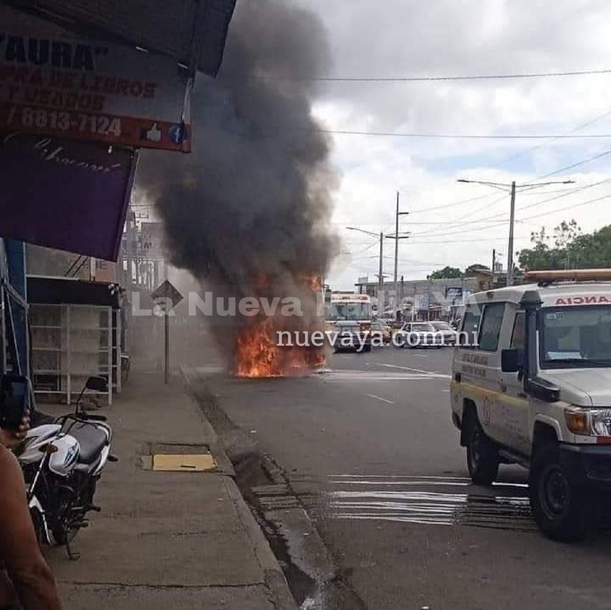 Autobus de la ruta 104 se incendio frente al mercado roberto huembes