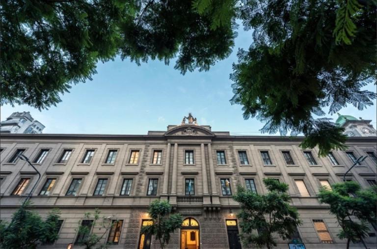 Colegio donde impartió clases el Papa Francisco es acusado de encubrir abusos sexuales