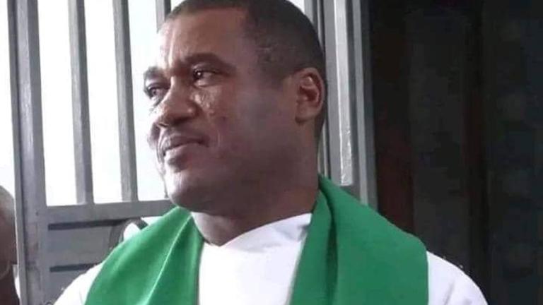 Arrestan al sacerdote Frantz Cole de Haití por tráfico ilegal de armas