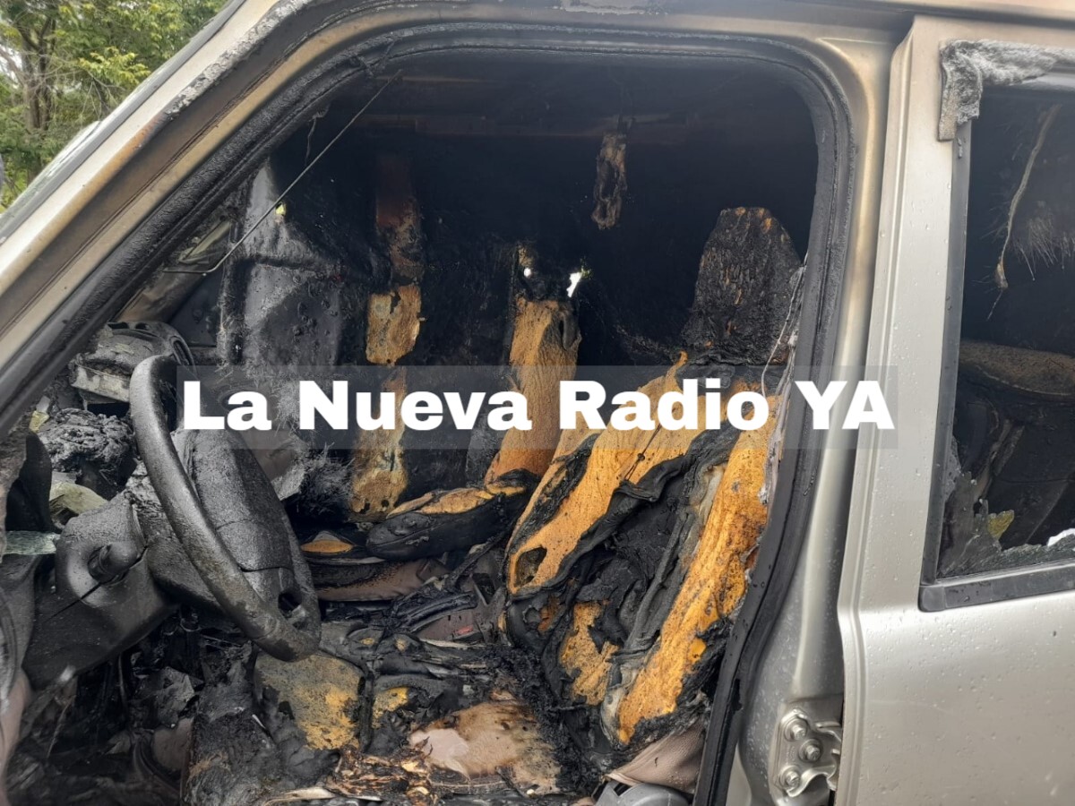 Llamas destruyen parcialmente un jeep en el casco urbano de acoyapa 2