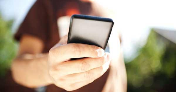 Abuso de videojuegos y celulares provoca epidemia silenciosa de dolor en manos de niños y adolescentes