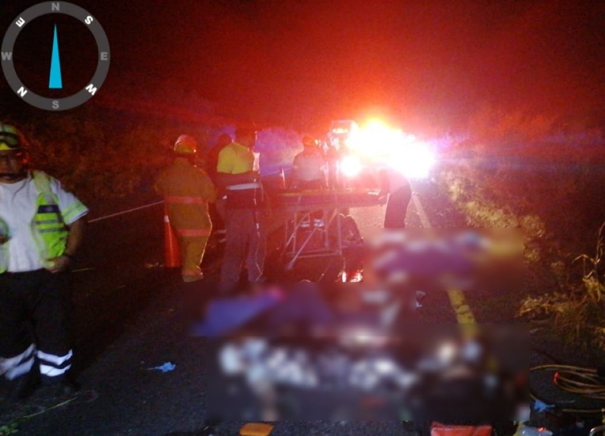 5 nicaraguenses murieron y 7 resultaron lesionados al volcarse una camioneta en