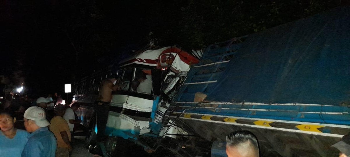 Choque de autobus y camion ganadero deja 16 heridos en la gateada chontales 2