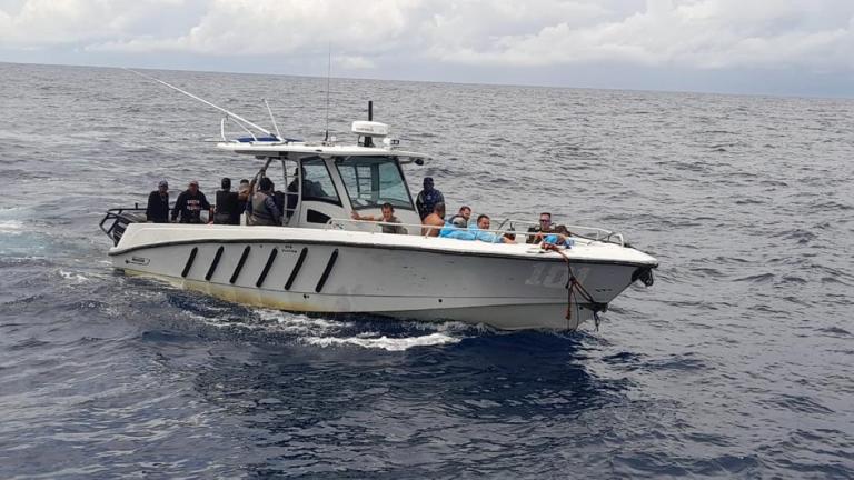 Distrito Naval nicaragüense rescata a 4 personas que quedaron a la deriva frente a Corn Island