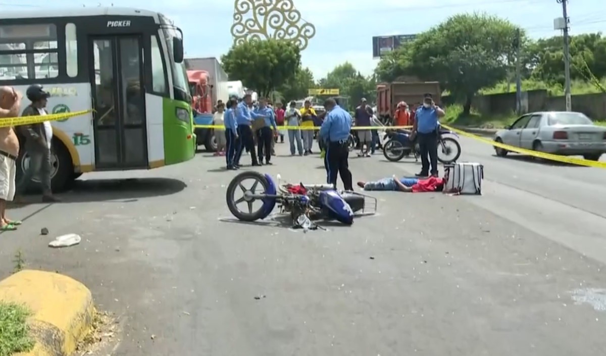 Motociclista repartidor muere impactado por bus en carretera norte managua