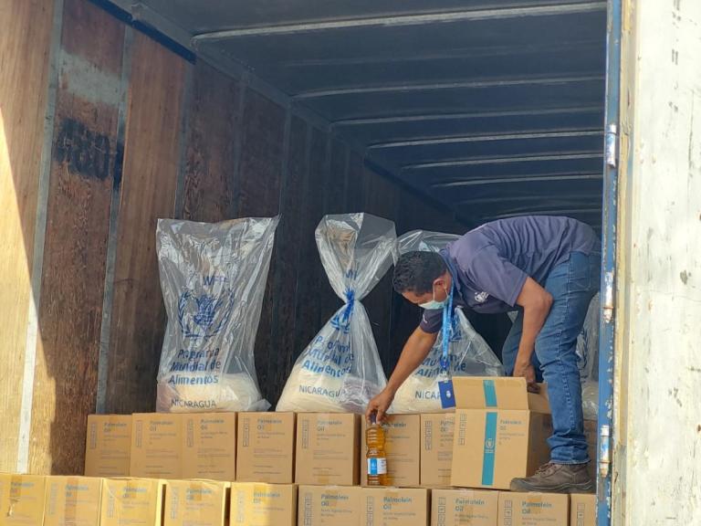 SINAPRED envía más alimentos y avituallamiento a familias de El Rama afectadas por el Huracán Julia