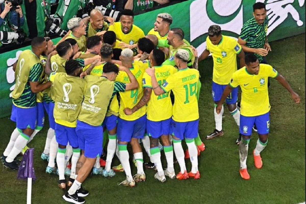 Brasil avanza a los octavos de final del mundial
