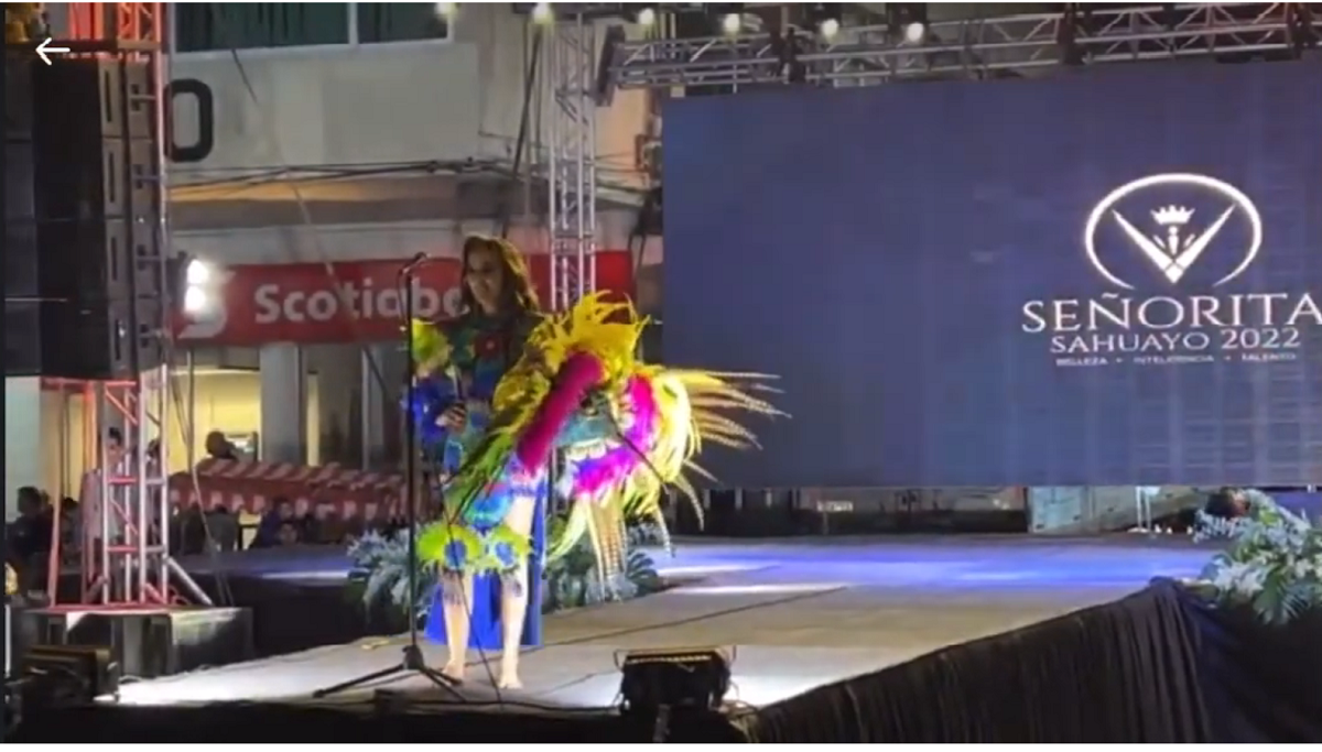 Jovencita se electrocuta en vivo durante el concurso senorita sahuayo 2022
