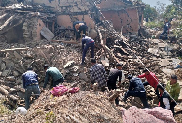Terremoto de magnitud 6.6 deja 6 muertos y 5 heridos en Nepal