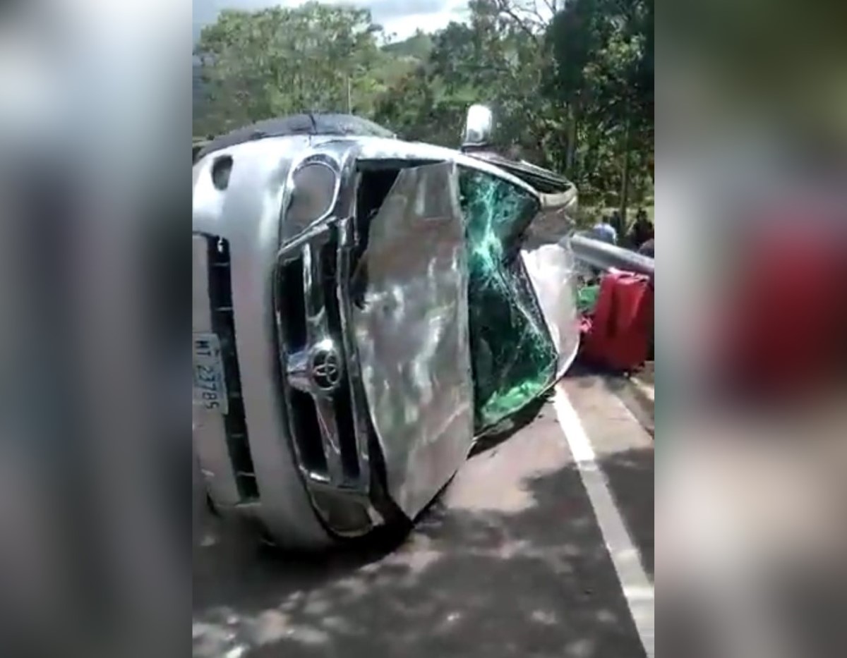 Vuelco de vehiculo deja 6 universitarios lesionados en waslala