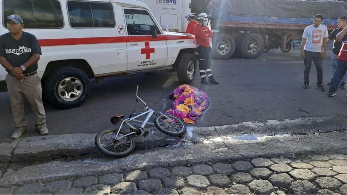 Ciclista muere arrollado bajo las llantas de un autobus en esteli