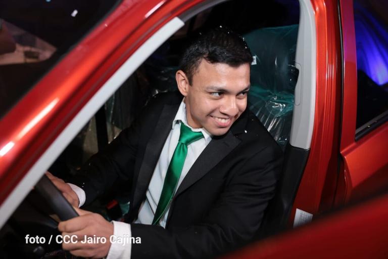 El nicaragüense Elián Ortega gana un automóvil por ser el mejor atleta del 2022
