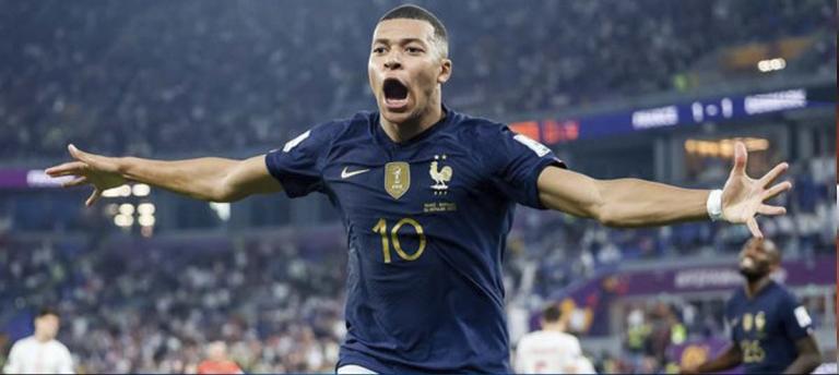 Francia vence por la mínima a Austria pero Mbappé sale con la nariz fracturada