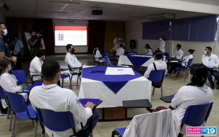 Veinte médicos del Hospital Manolo Morales se capacitan en lectura de exámenes de electrocardiogramas