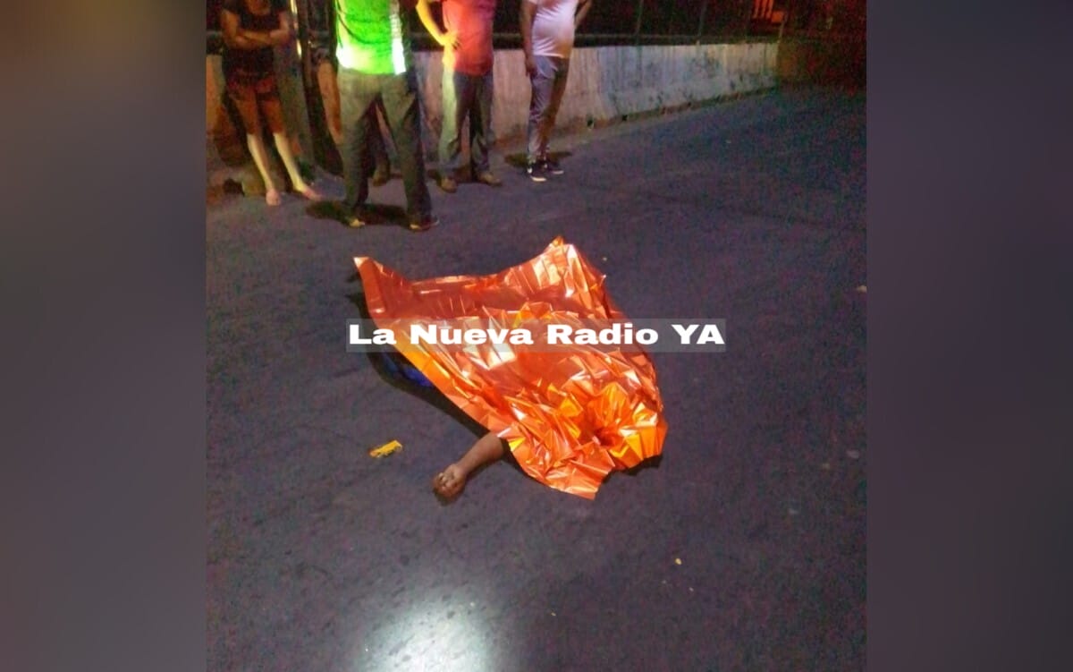 Motociclista muere al impactar contra una valla frente al barrio santa elena de managua 1