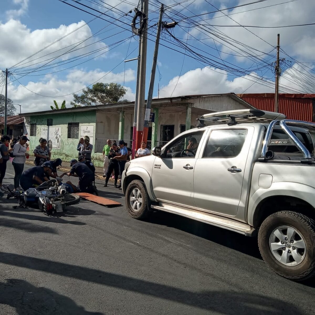 Motociclista resulta lesionado tras ser impactado por una camioneta en ...