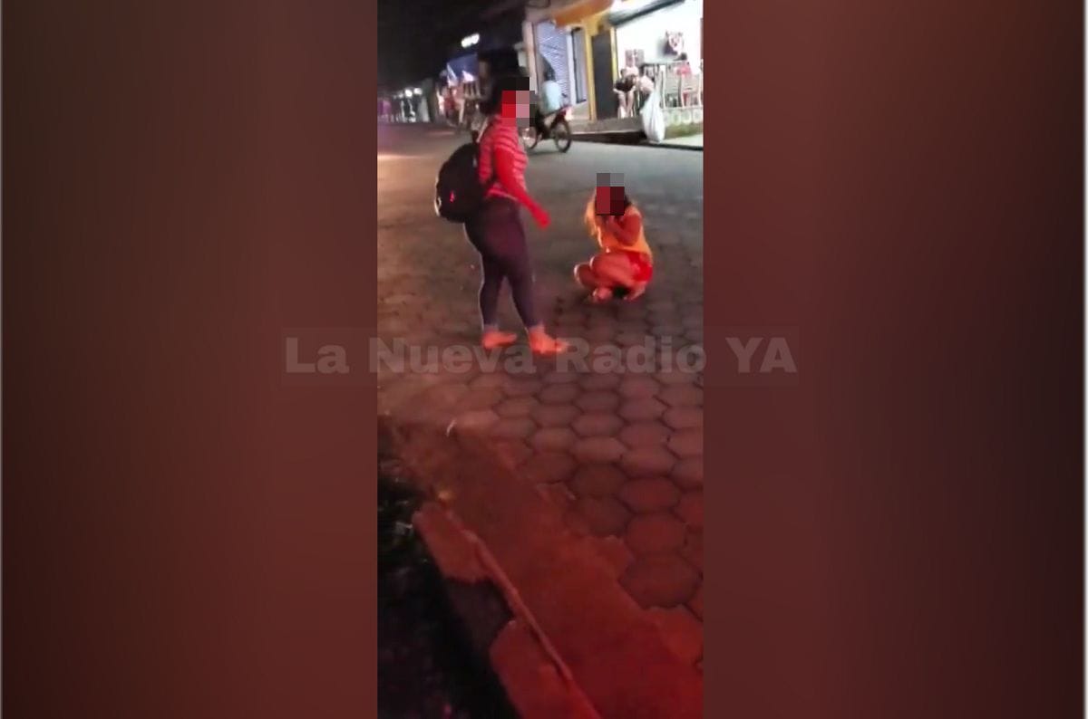 Mujeres ebrias protagonizan show en una calle de matagalpa censored