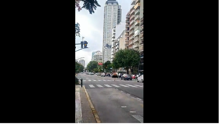 Argentina: Hombre se pasea desnudo en el centro de Buenos Aires