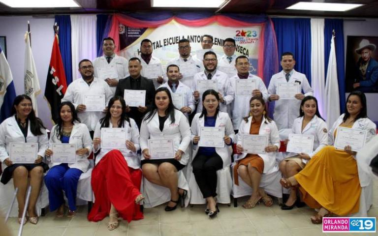 Gradúan a 28 nuevos médicos especialistas en Hospital Antonio Lenin Fonseca