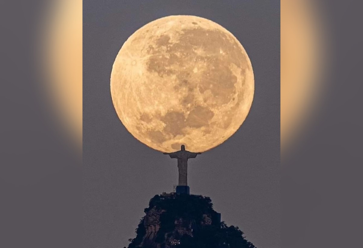La foto perfecta muestra al Cristo Redentor y a la Luna ubicada exactamente sobre sus brazos