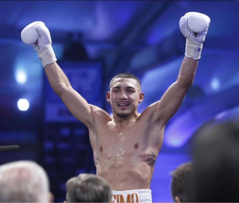 Teófimo López deja sin invicto a Josh Taylor y es campeón de la OMB