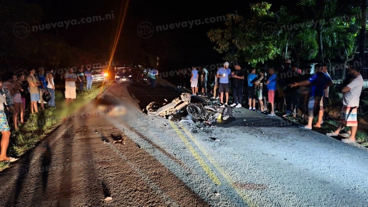 Dos jóvenes murieron al chocar sus motos en Rivas