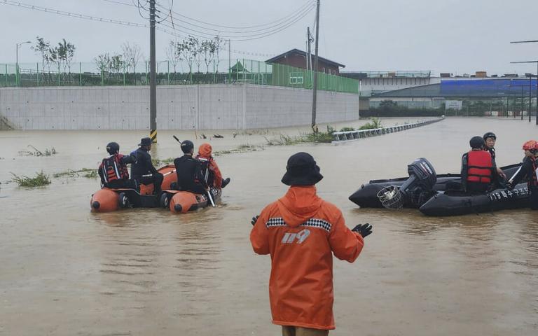 40 muertos y 9 desaparecidos: fuertes inundaciones golpean a Corea del Sur