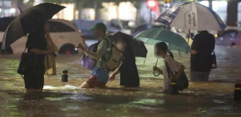 Sube a 49 cifra de muertos por lluvias en Corea del Sur