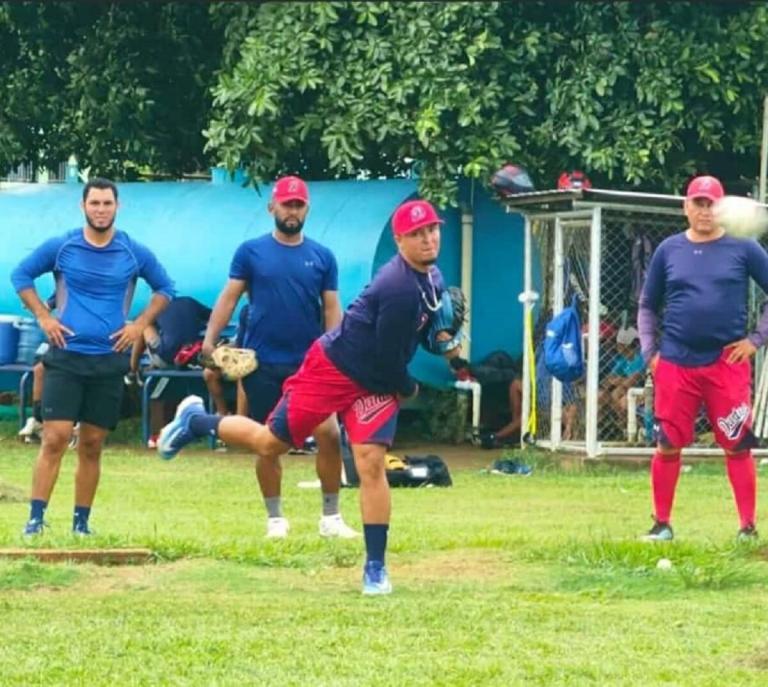 El mejor lanzador de Nicaragua Ronald Medrano llega a compactar el picheo de los Dantos en el Pomares 2023