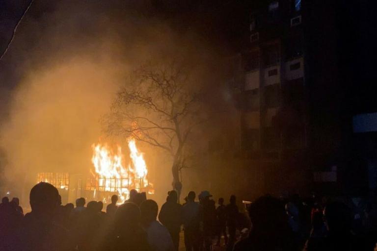 Incendio en edificio de Johannesburgo deja 73 muertos