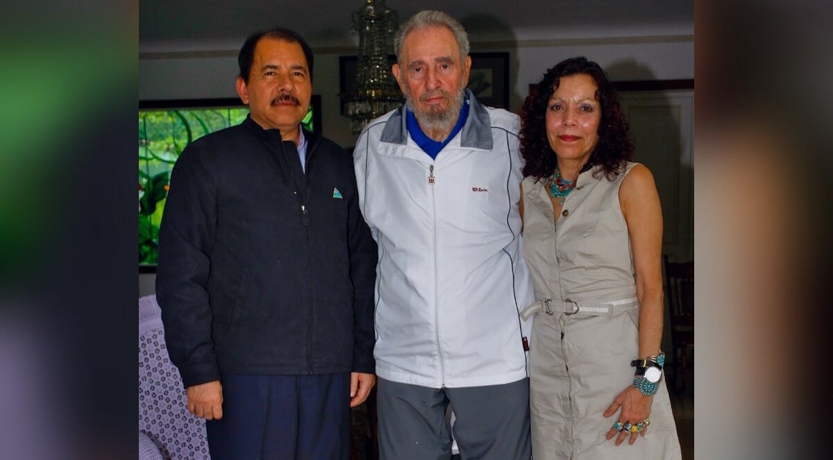 El Presidente de Nicaragua, Daniel Ortega Saavedra, y la Compañera Rosario Murillo junto al líder cubano Fidel Castro